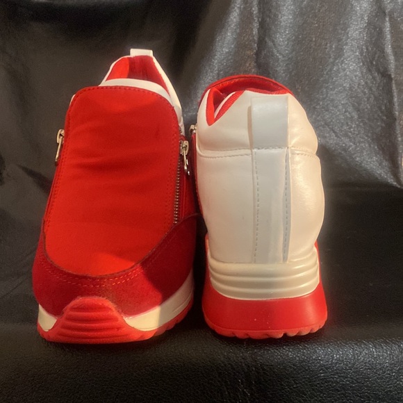 Red and white womens size 41 (9 1/2) shoes - Picture 7 of 8